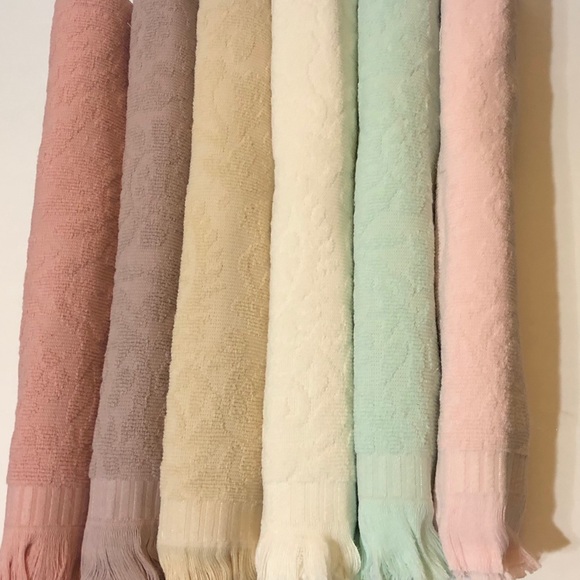 Luxury Flower Patterned Cotton Turkish Hand Towel - Picture 2 of 4